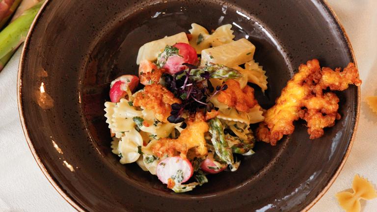 Frühlingspasta mit "Frankfurter Grüne Soße"-Kräutern 