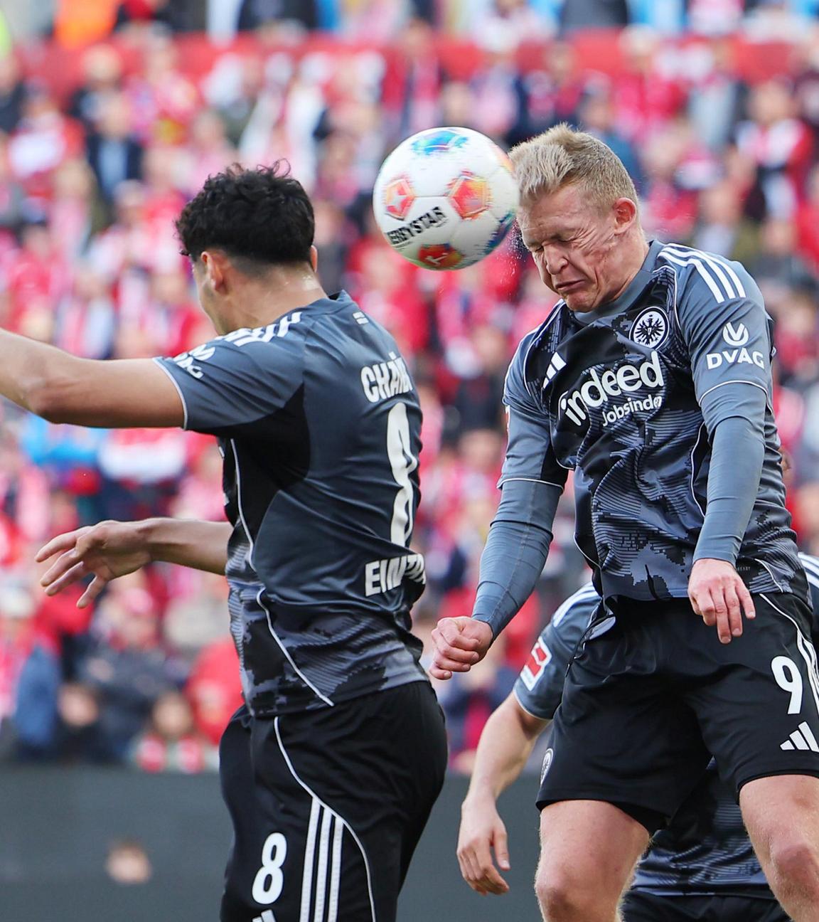 Philipp Tietz, Fares Chaibi, Jonathan Burkardt (Frankfurt) kämpfen. 
