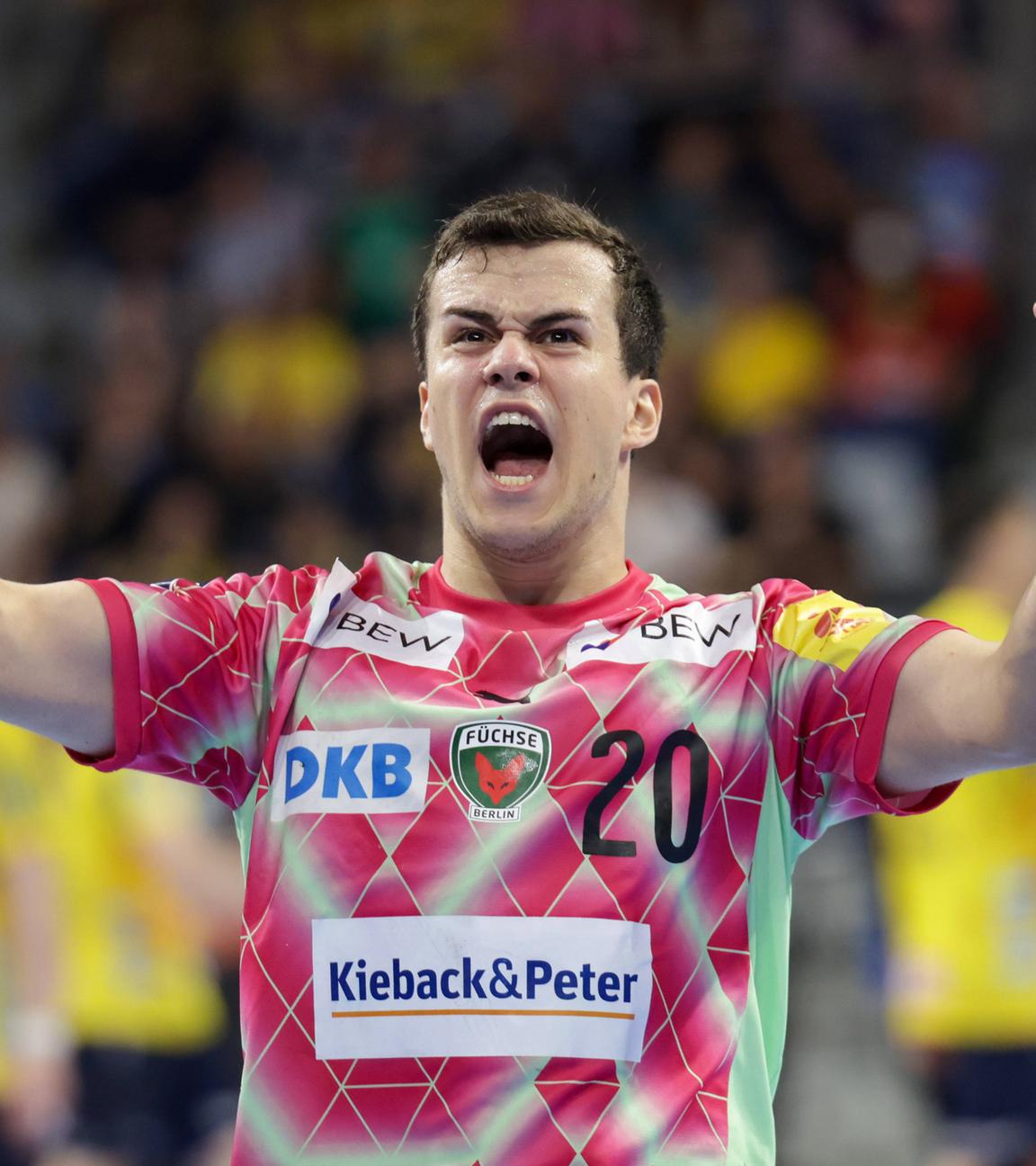 Berlins Tim Freihöfer jubelt beim Spiel gegen die Rhein Neckar Löwen am 08.06.2025.