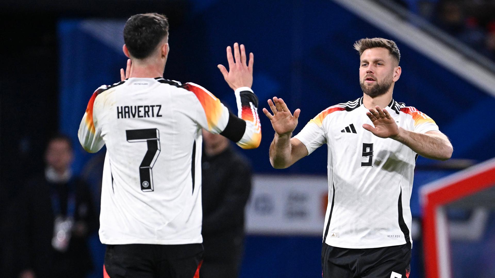 Niklas Füllkrug und Kai Havertz beim Testspiel gegen Frankreich am 23.03.2023.