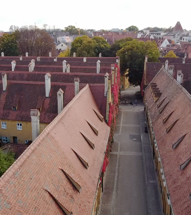 Gelbe Häuser in Augsburg von oben