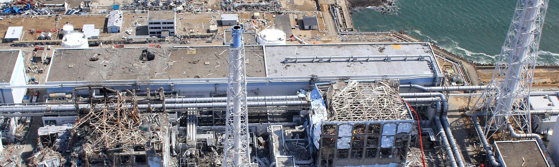 Das zerstörte Kernkraftwerk Fukushima von oben.