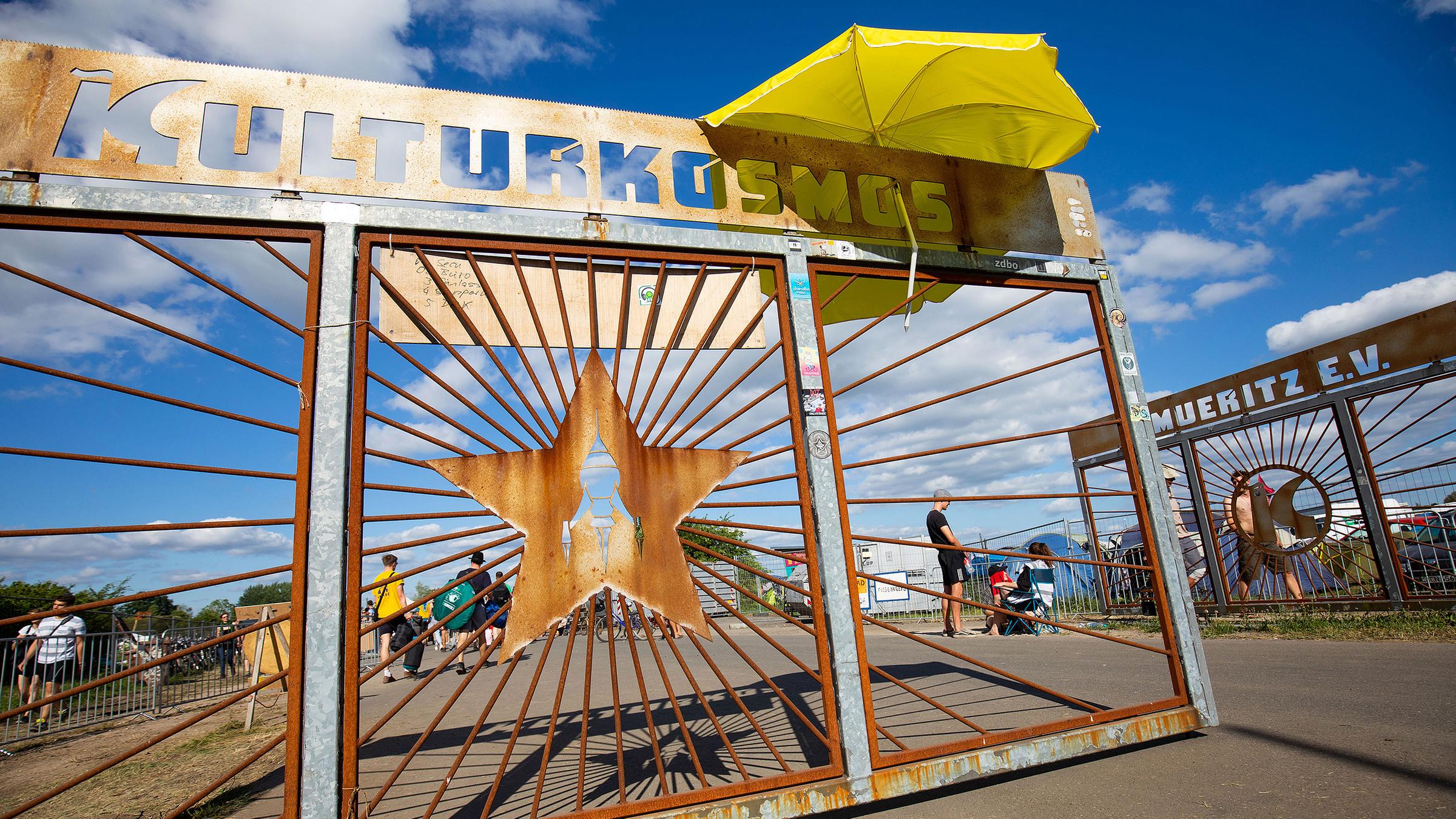 Der Haupteingang zum Gelände des Fusion-Festival 2019.