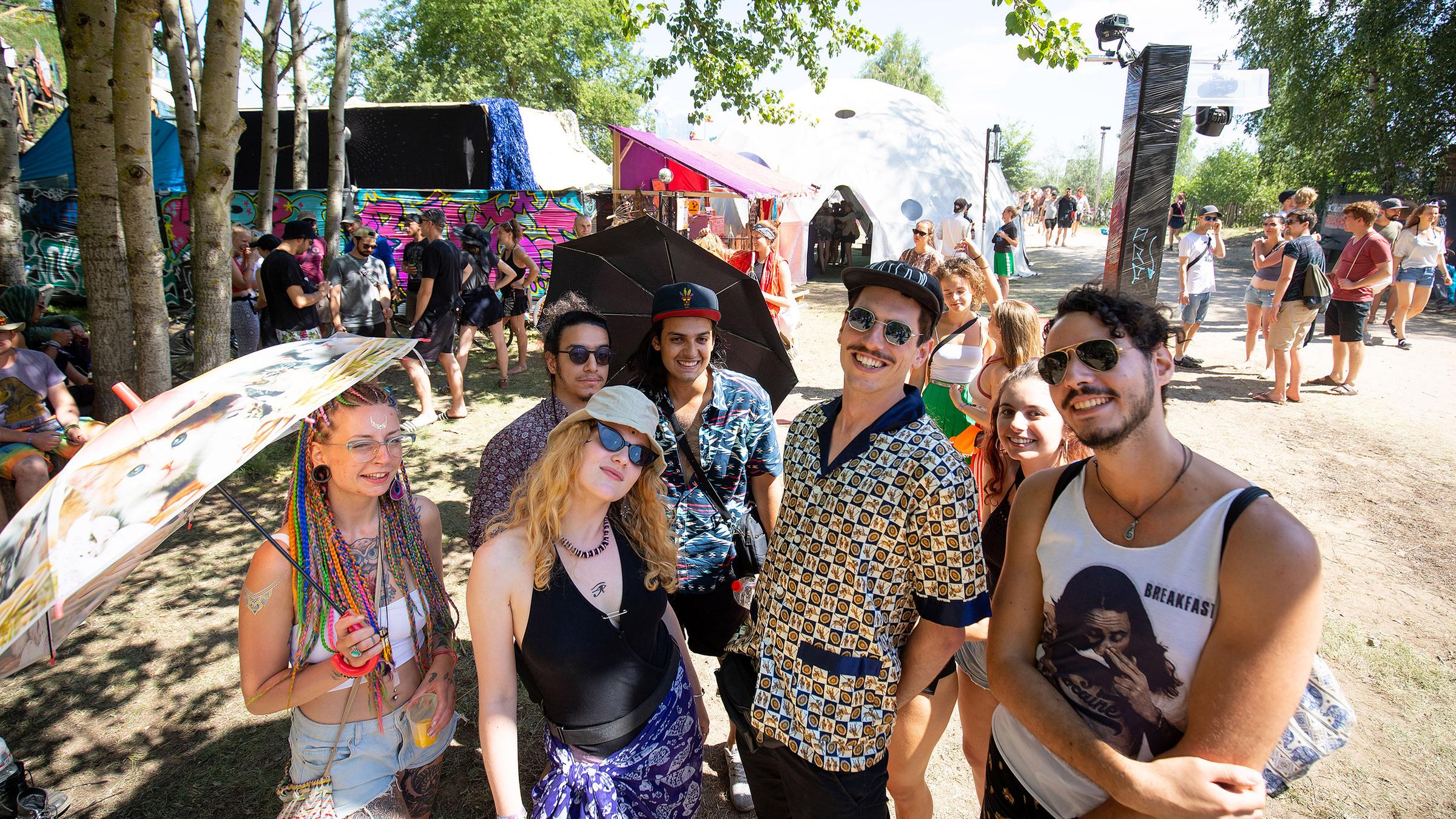 Eine Gruppe Festivalbesucher.