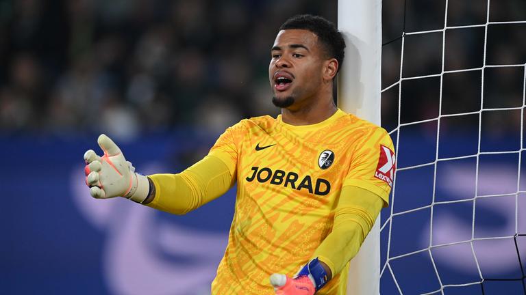 Fußball: Keeper Noah Atubolu.