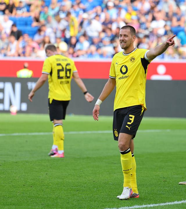 Fußball: Waldemar Anton von Borussia Dortmund.