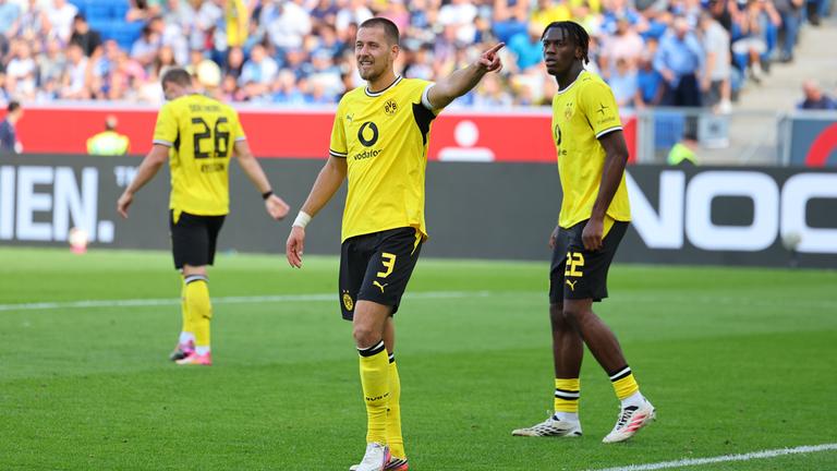 Fußball: Waldemar Anton von Borussia Dortmund.