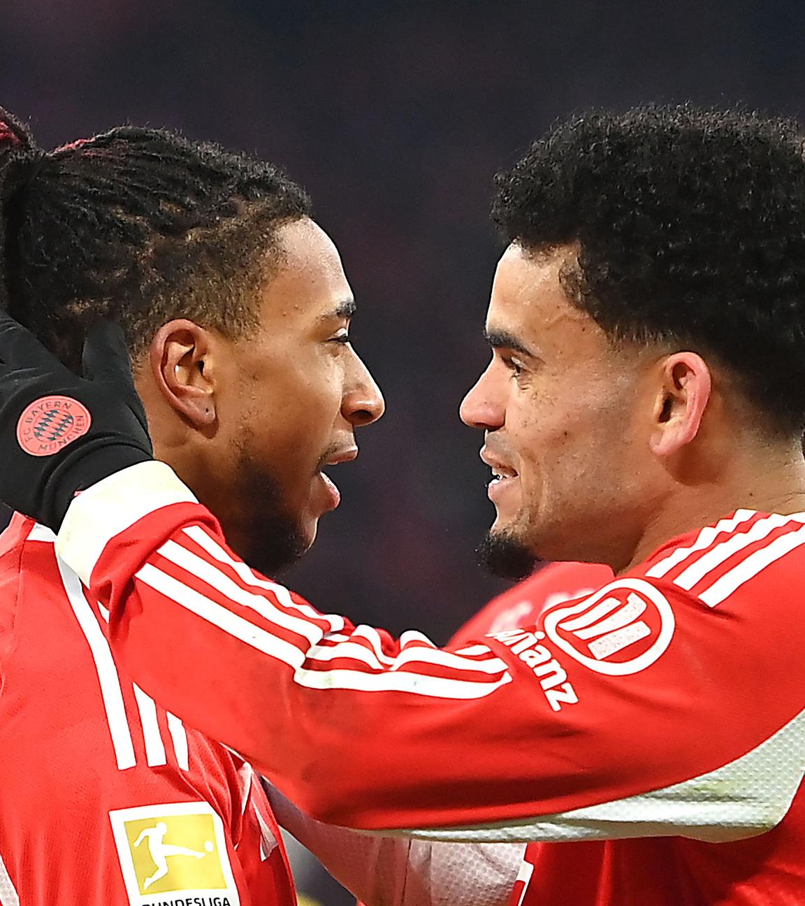 Michael Olise (l.) mit Luis Díaz