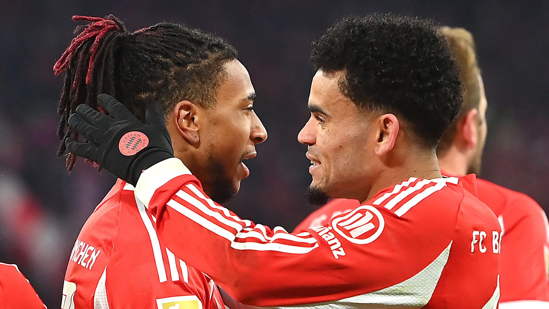 Michael Olise (l.) mit Luis Díaz