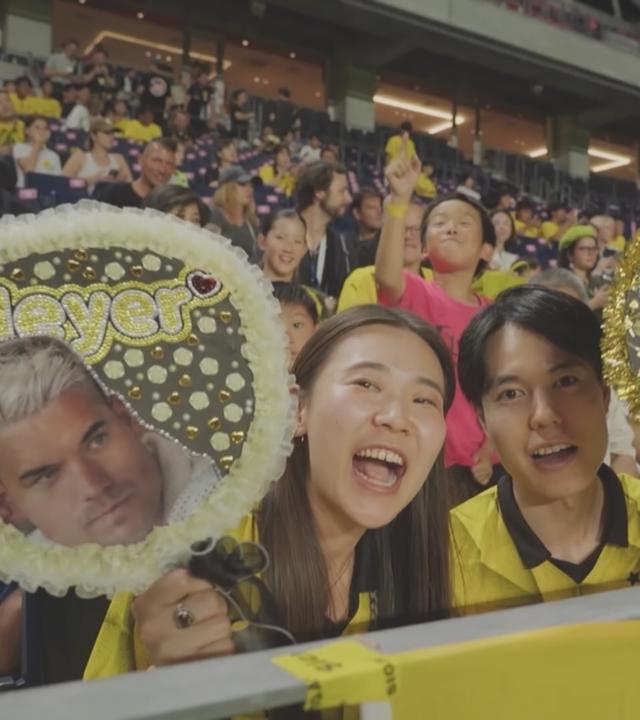Fans von Borussia Dortmund beim Testspiel des BVB in Osaka.
