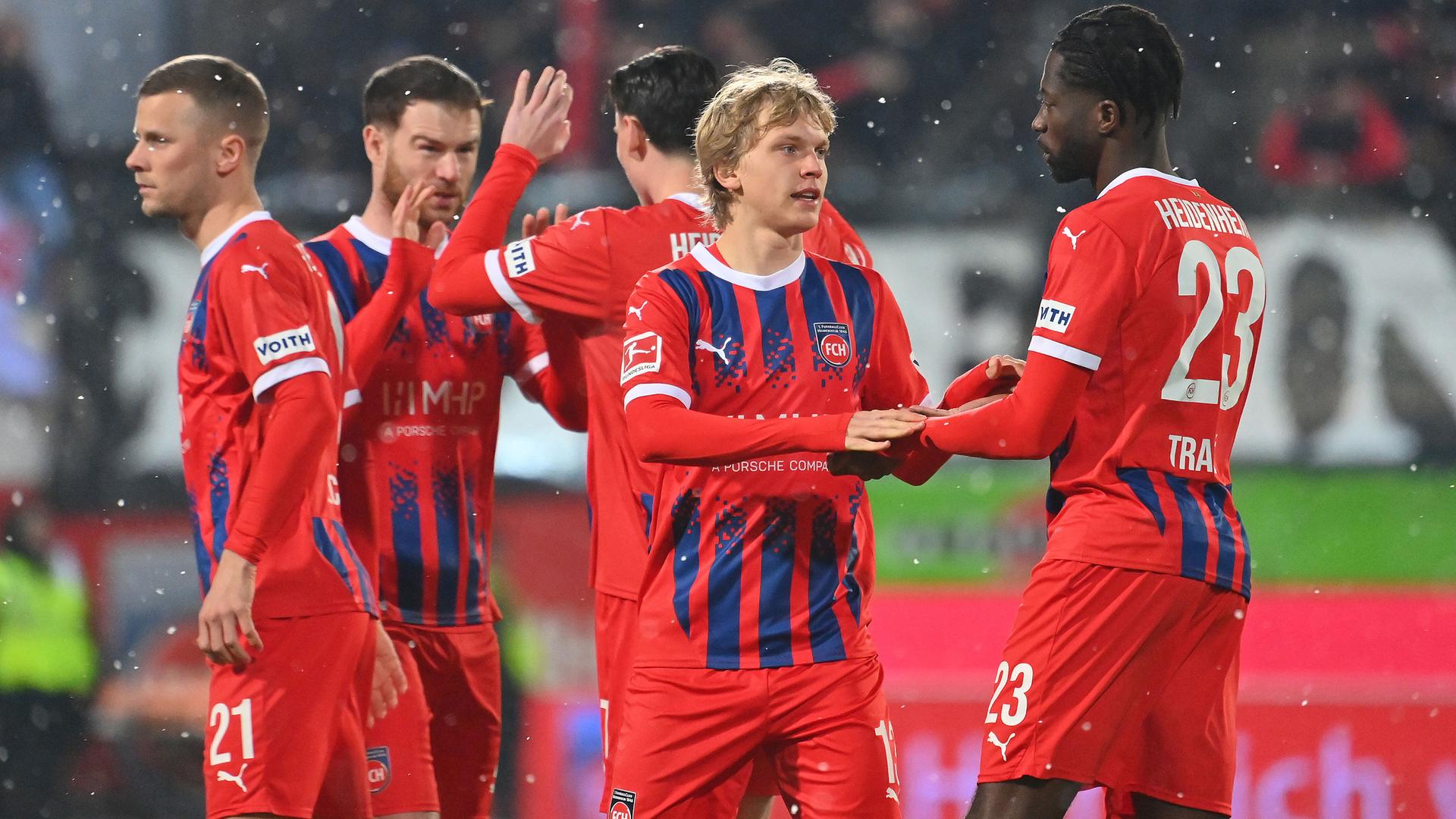 Fussball 1. Bundesliga 1.FC Heidenheim - 1.FSV Mainz. V.re: Omar Haktab Traore (Heidenheim), Frans Krätzig (Heidenheim), Budu Zivzivdze (Heidenheim), Adrian Beck (Heidenheim)
