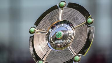 Die Meisterschale der Bundesliga der Frauen.