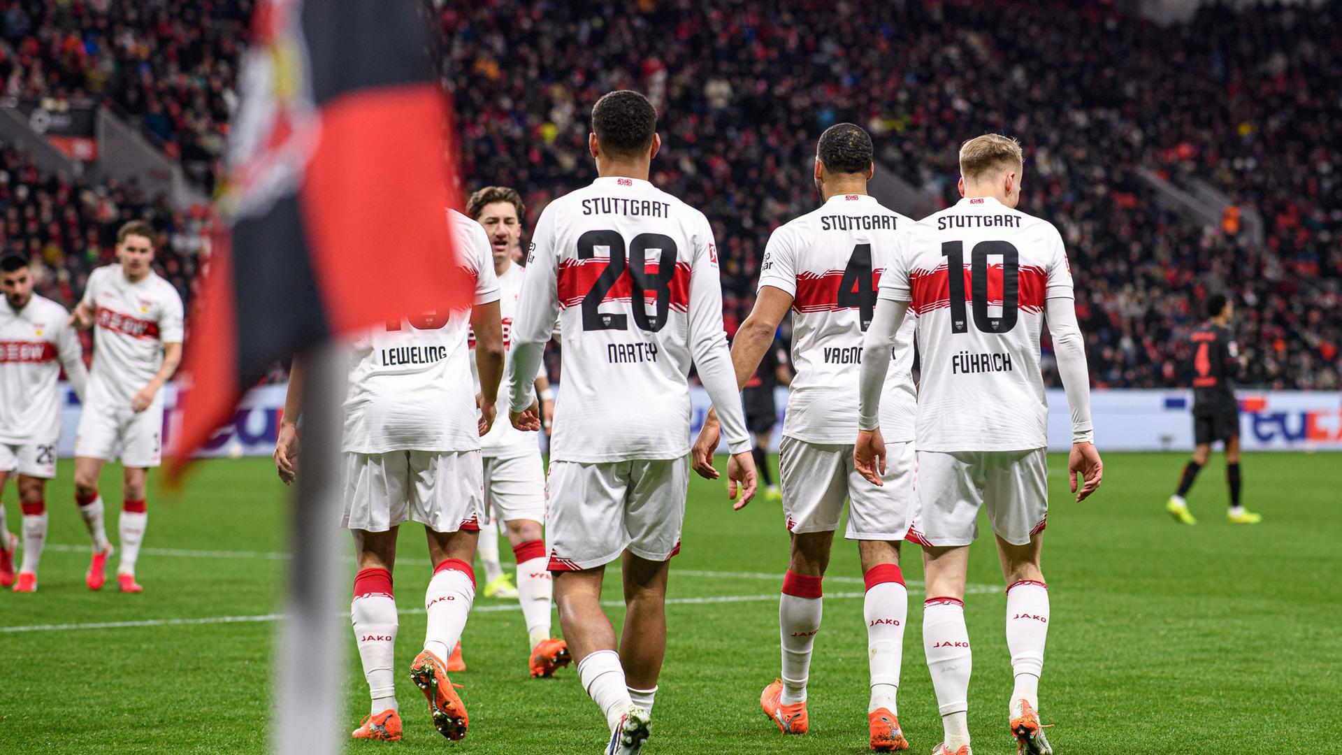 Fußball, Bundesliga, VfB Stuttgart - Bayer 04 Leverkusen: Nikolas Nartey, Josha Vagnoman, Chris Fuehrich