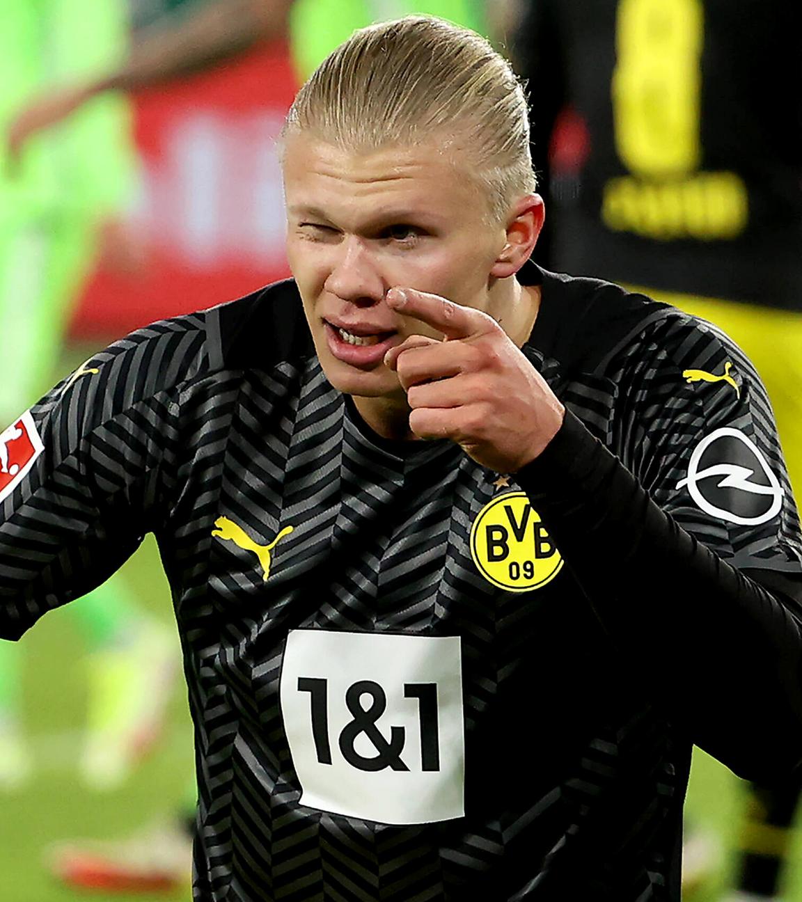Dortmunds Erling Haaland jubelt über Tor zum 1:3 gegen Wolfsburg am 27.11.2021 in Wolfsburg.