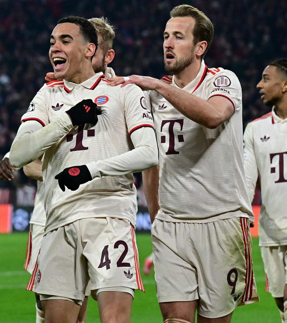 Bayern Münchens Jamal Musiala jubelt nach seinem Tor.