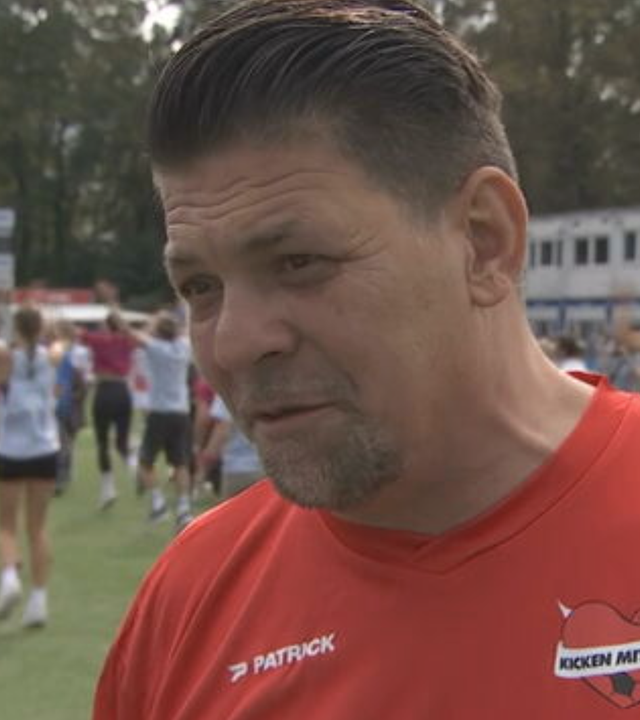 TV-Koch Tim Mälzer beim Benefizspiel "Kicken mit Herz"
