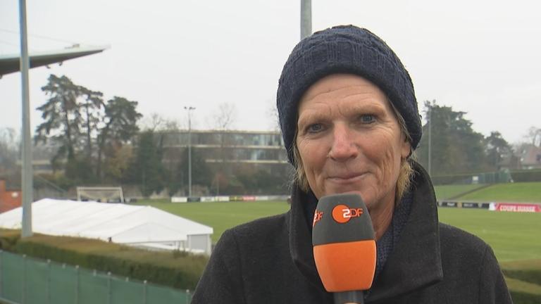 Fußball: Claudia Neumann in Nyon.
