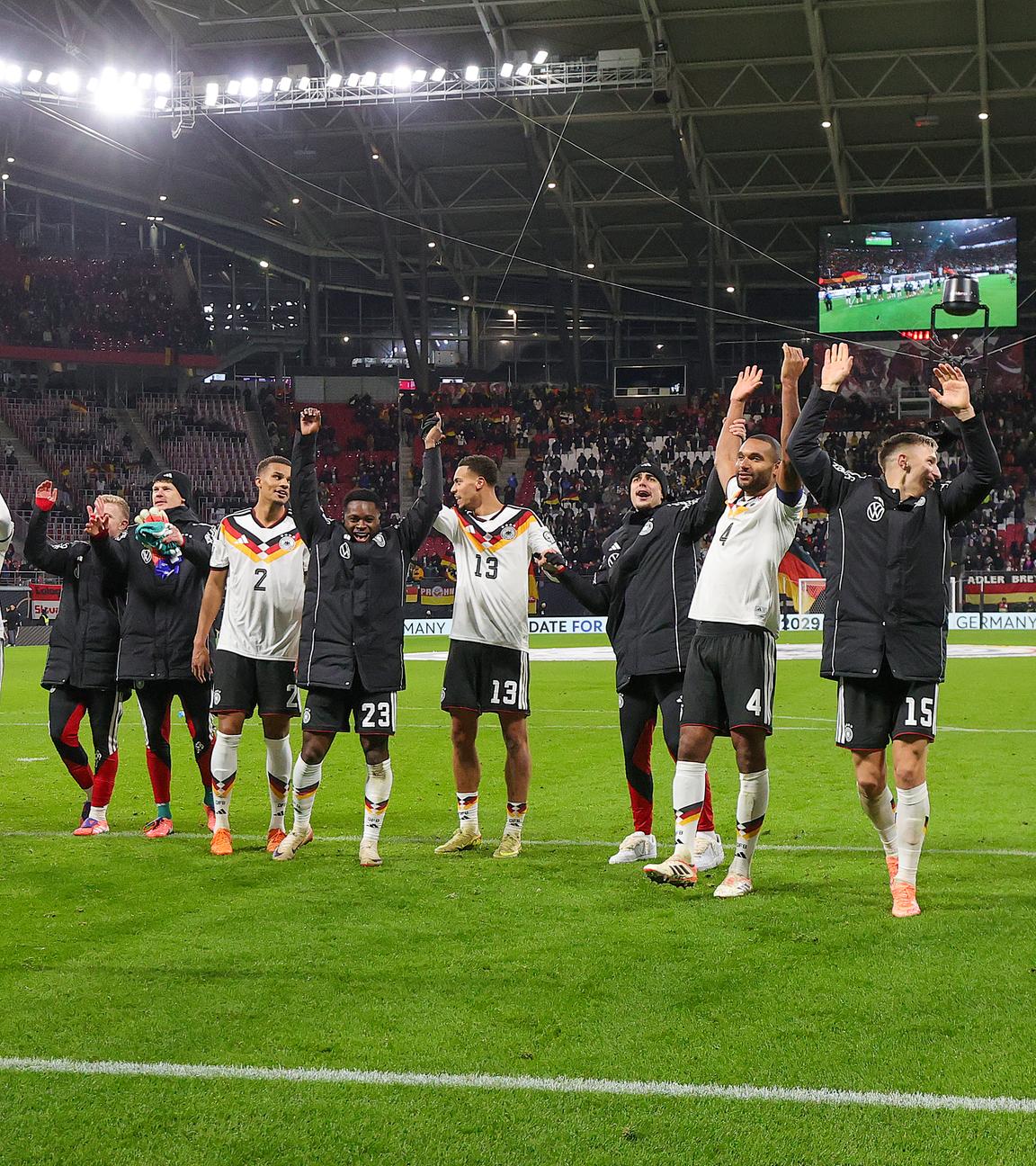 Deutsches Team jubelt nach Sieg gegen die Slowakei