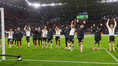 Deutsches Team jubelt nach Sieg gegen die Slowakei