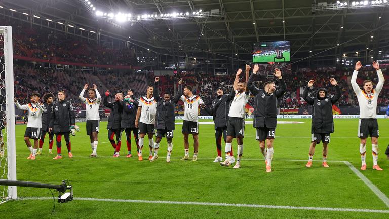 Deutsches Team jubelt nach Sieg gegen die Slowakei