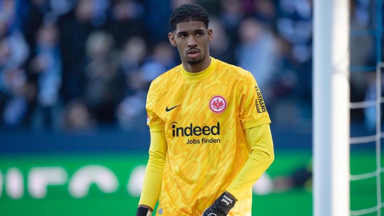 Fußball: Torwart Kaua Santos von Eintracht Frankfurt.