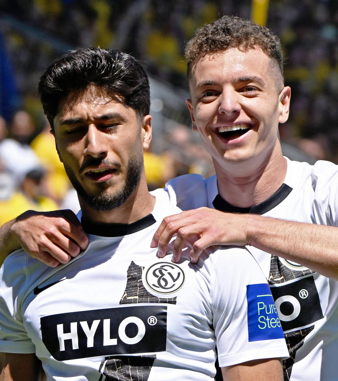 Fussball - 2. Bundesliga am 10.05.2025  in Ursapharm-Arena SV Elversberg gegen Eintracht Braunschweig Muhammed Damsr und  Fisnik Asllani (SV Elversberg)
