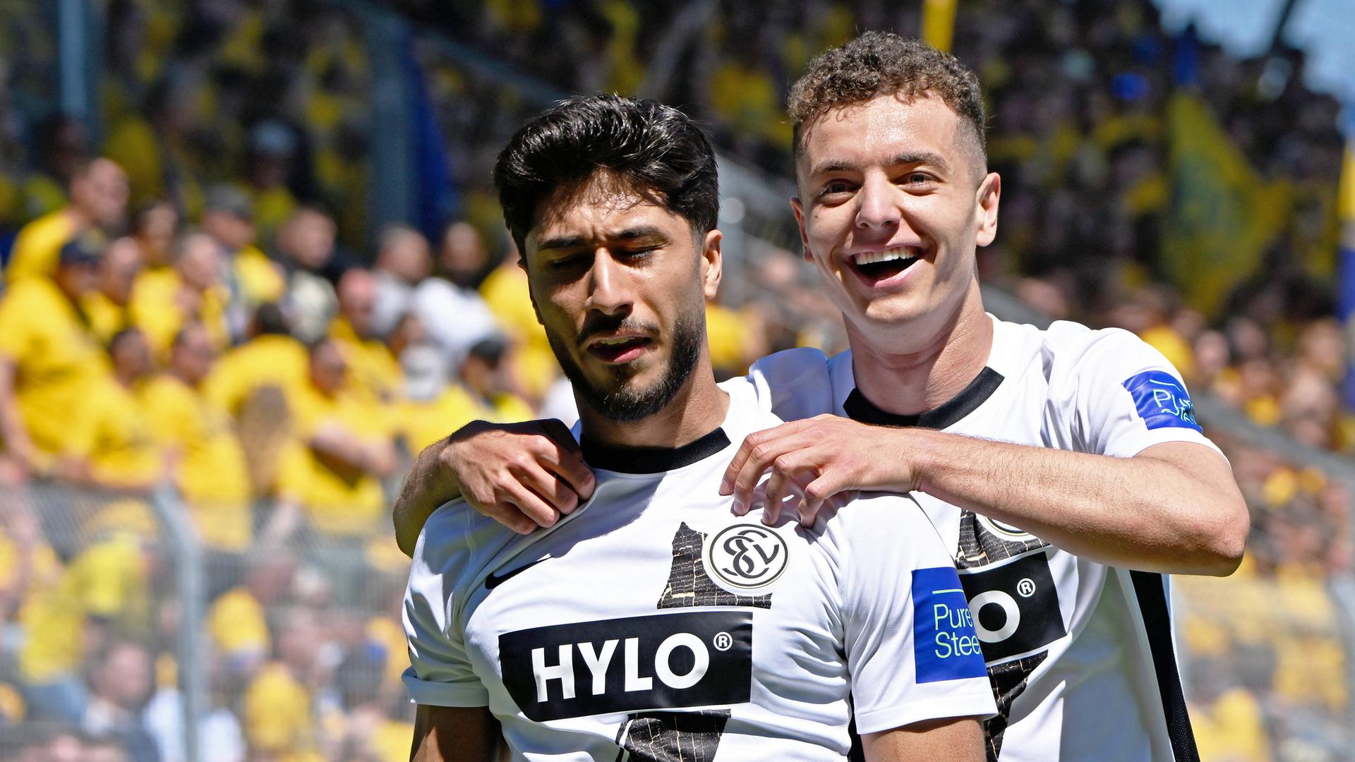 Fussball - 2. Bundesliga am 10.05.2025  in Ursapharm-Arena SV Elversberg gegen Eintracht Braunschweig Muhammed Damsr und  Fisnik Asllani (SV Elversberg)