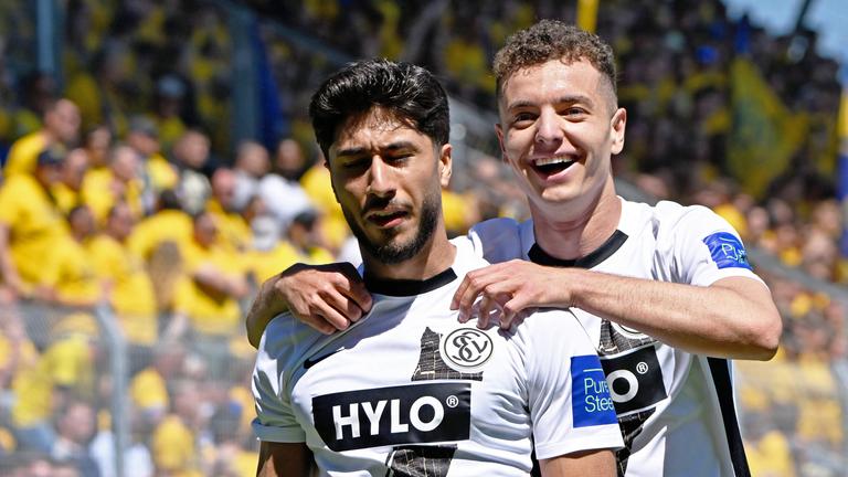 Fussball - 2. Bundesliga am 10.05.2025  in Ursapharm-Arena SV Elversberg gegen Eintracht Braunschweig Muhammed Damsr und  Fisnik Asllani (SV Elversberg)