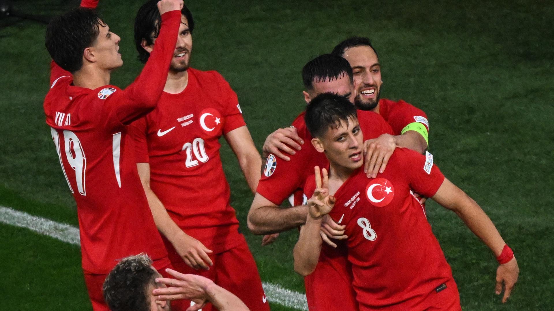 Fußball: Die türkische Mannschaft beim 3:1 gegen Georgien.
