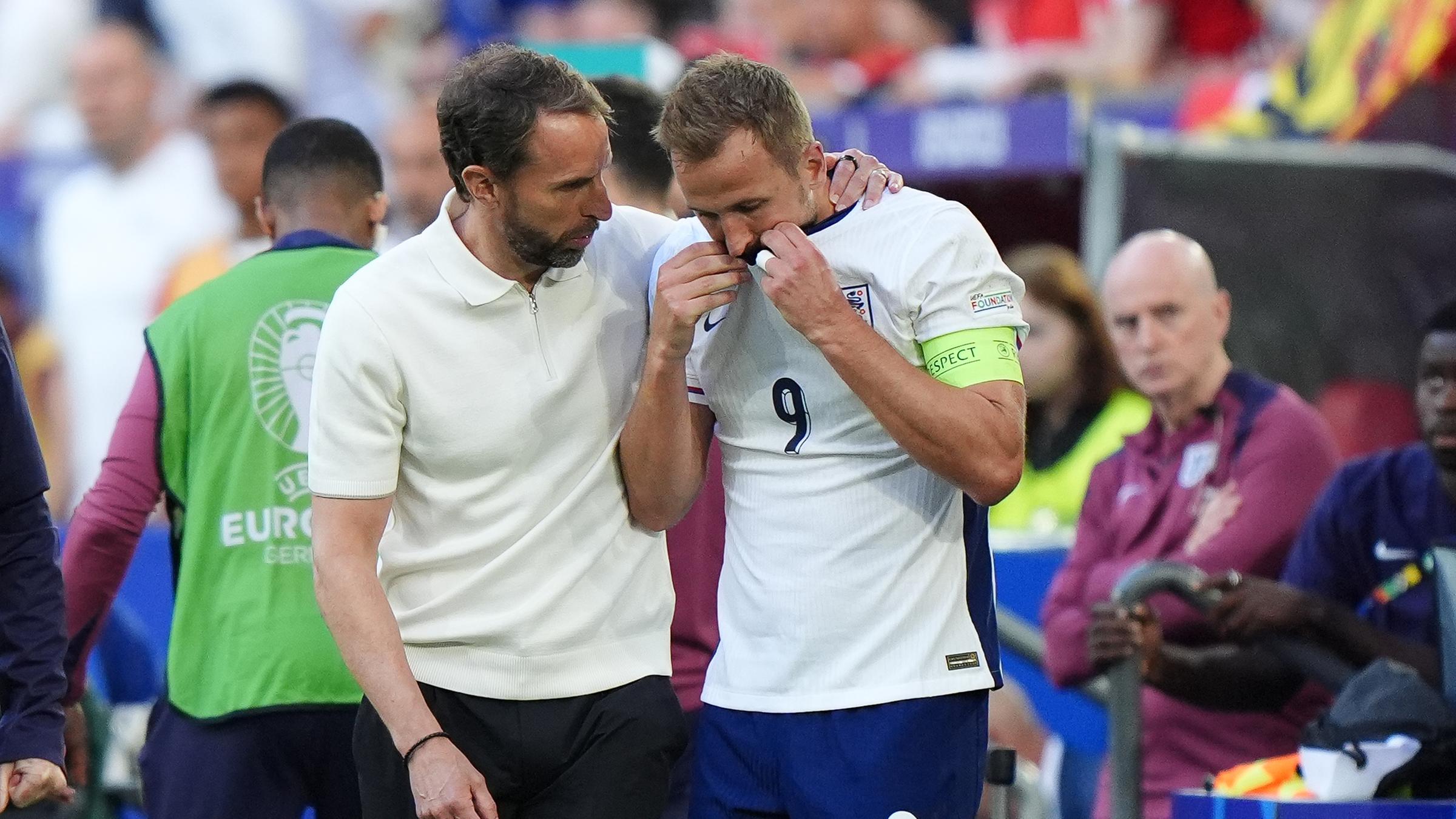 Fußball: Southgate und Kane.