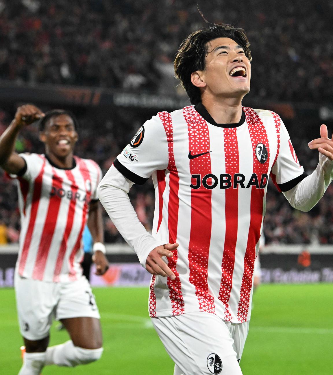 Freiburgs Yuito Suzuki bejubelt seinen Treffer gegen Utrecht