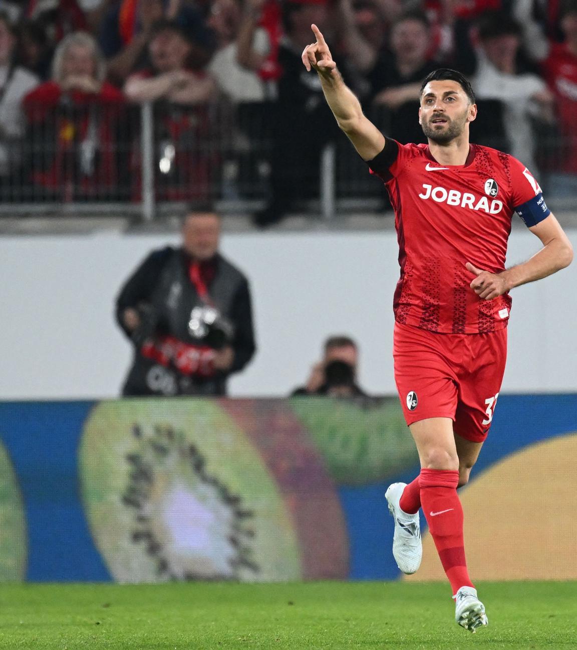 Torschütze Vincenzo Grifo bejubelt das 1:0 im Europaleague-Viertelfinal-Hinspiel gegen Celta Vigo.