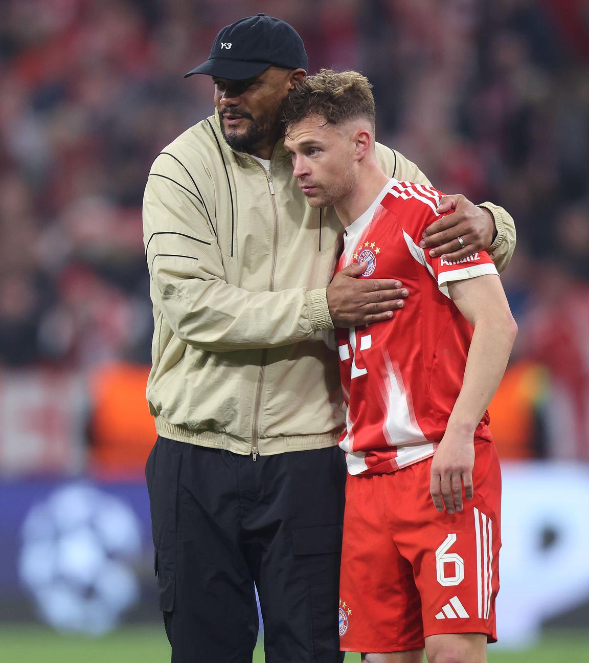 Fußball: Trainer Vincent Kompany und Kapitän Joshua Kimmich vom FC Bayern München.