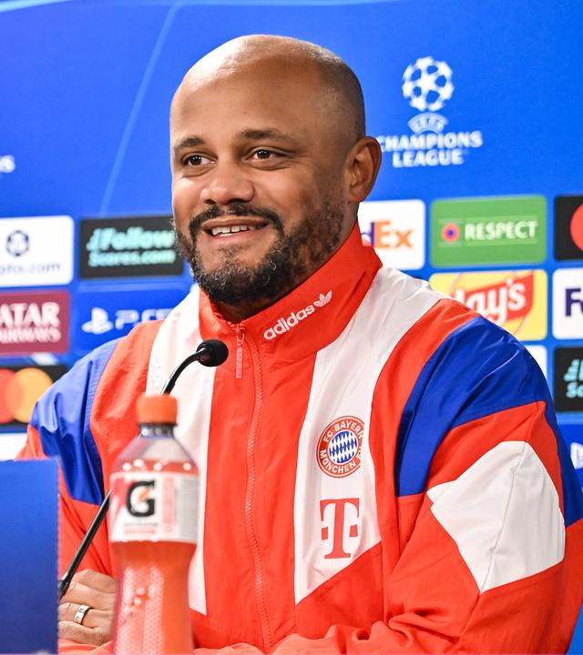 Bayern-Trainer Vincent Kompany bei der Pressekonferenz am 12. Oktober 2026 vor dem Champions-League-Spiel in Stavanger.