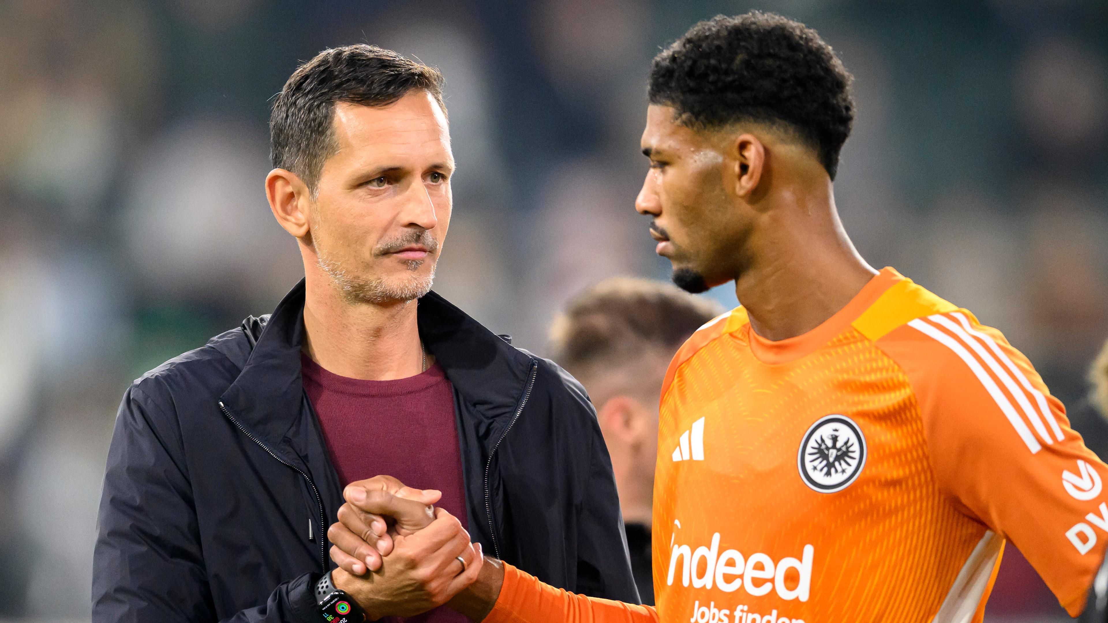 Fußball: Trainer Dino Toppmöller und Torhüter Kaua Santos von Eintracht Frankfurt.