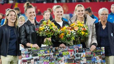 Verabschiedung von Martina Hegering, Alexandra Popp und Merle Frohms.