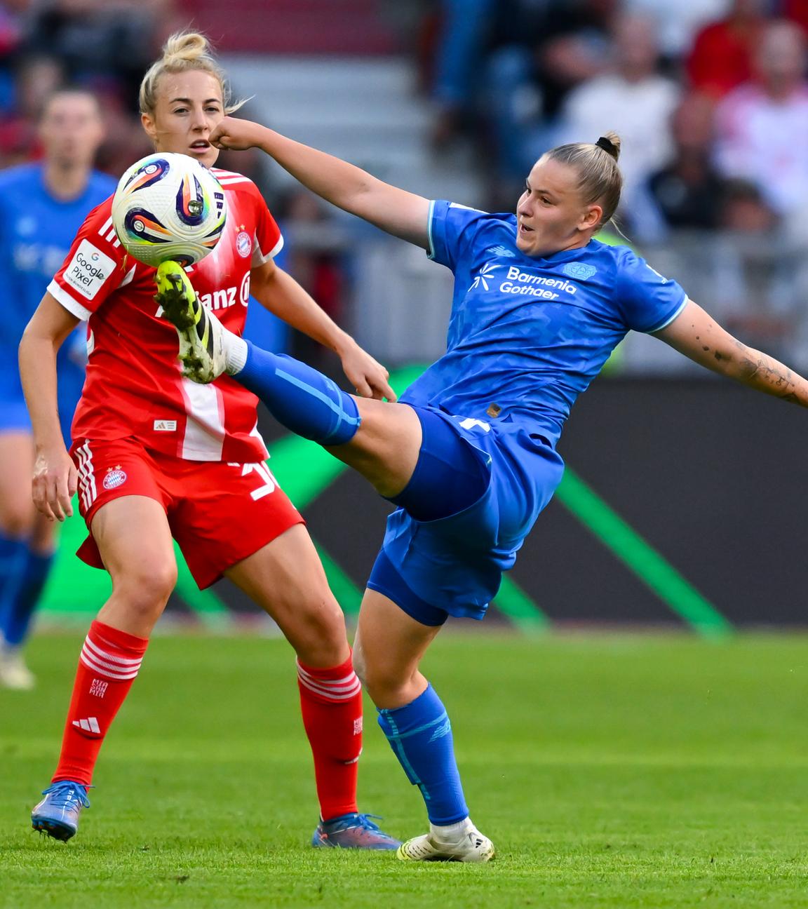 Fußball: Frauen-Bundesliga 1. Spieltag, FC Bayern gegen Leverkusen.