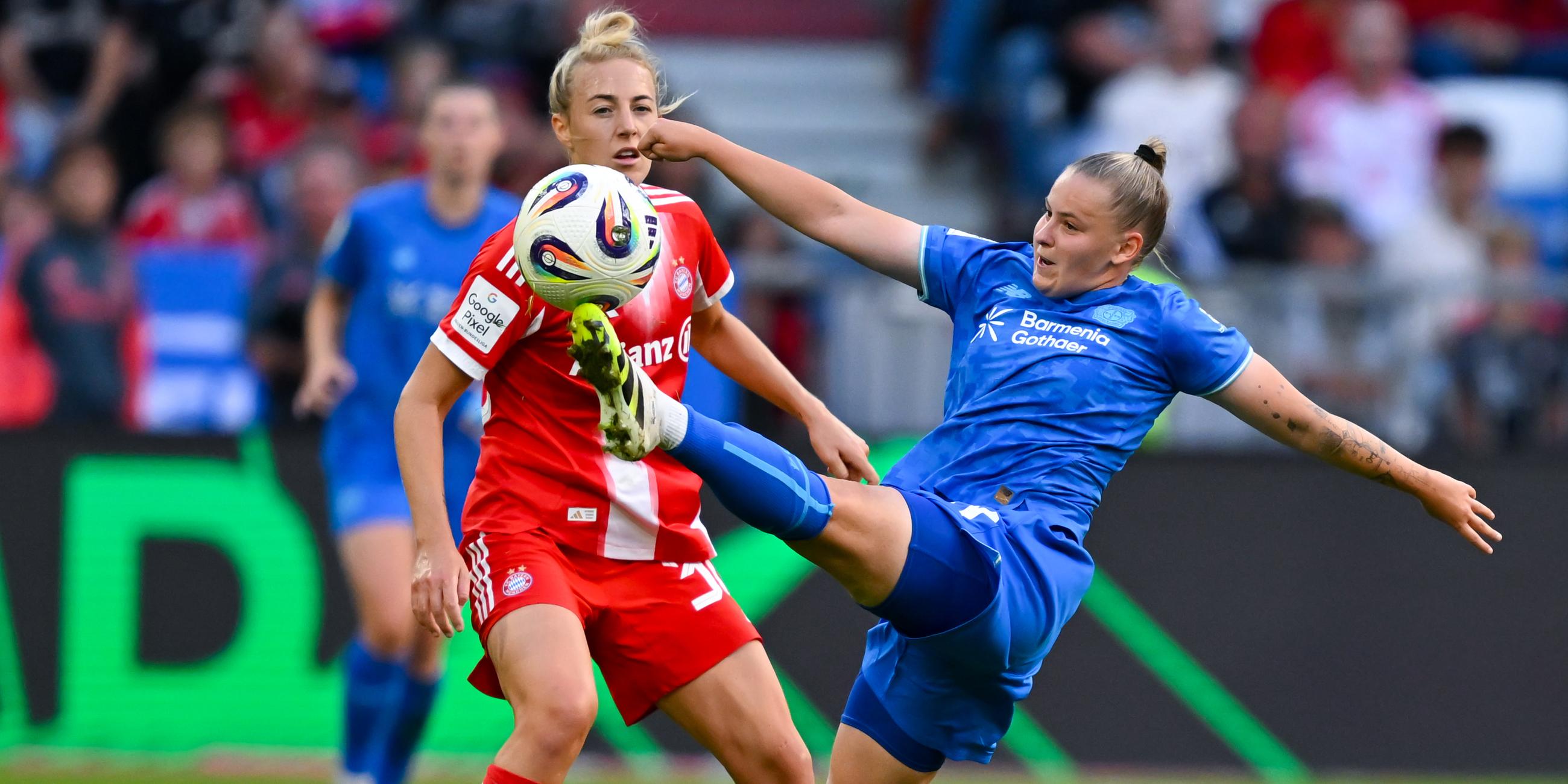 Fußball: Frauen-Bundesliga 1. Spieltag, FC Bayern gegen Leverkusen.