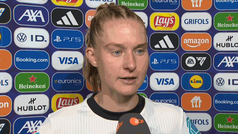 Kapitänin Janina Minge nach EM-Aus