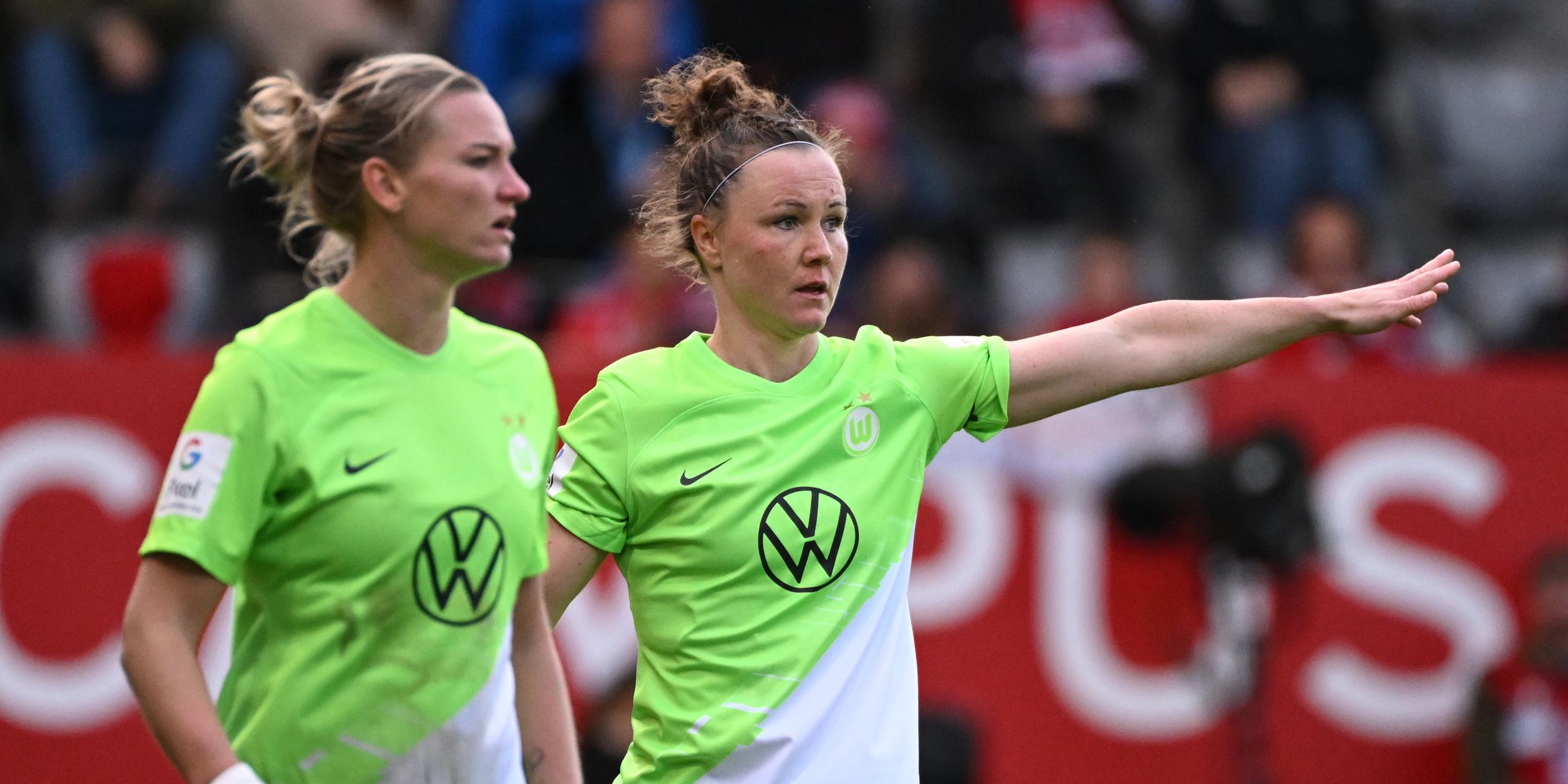 Alexandra Popp und Marina Hegering vom VfL Wolfsburg