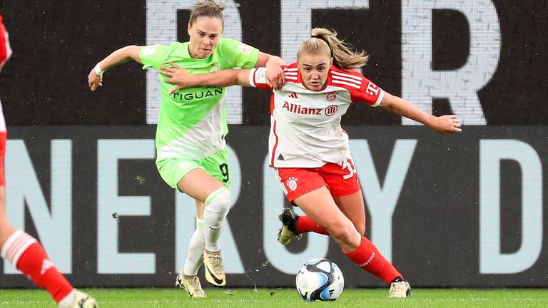 Ewa Pajor (VfL Wolfsburg) und Georgia Stanway (FC Bayern München)