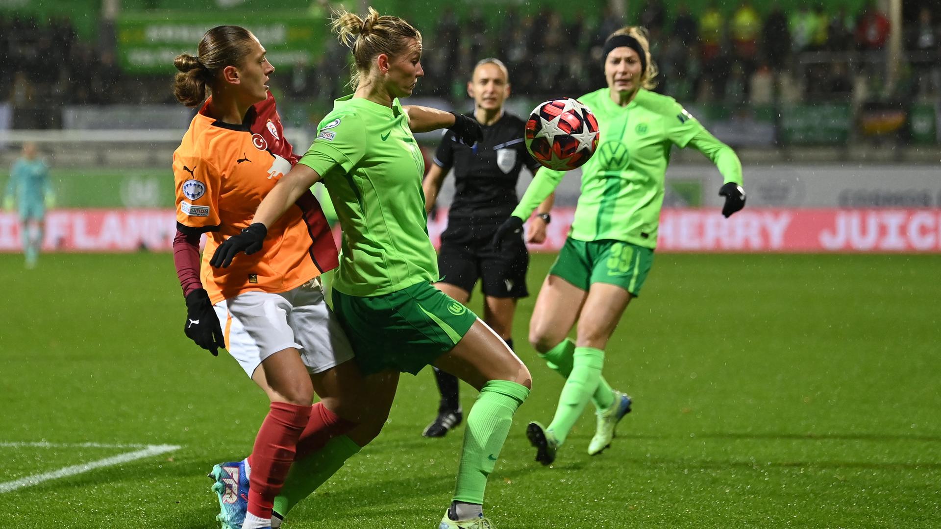 Fußball: Wolfsburg Popp im CL-Spiel gegen Galatasaray Istanbul.