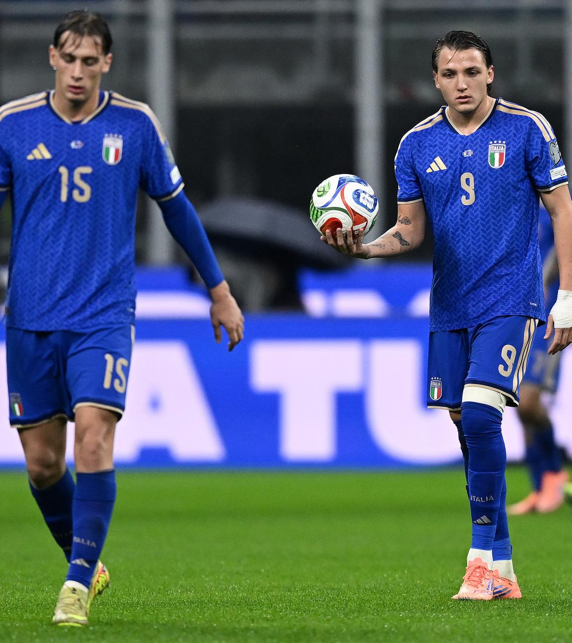 Fußball: Die italienischen Nationalspieler Pio Esposito und Mateo Retegui.