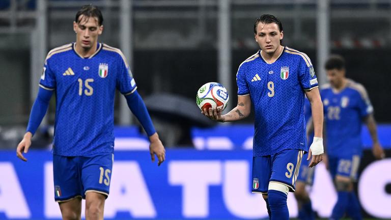 Fußball: Die italienischen Nationalspieler Pio Esposito und Mateo Retegui.