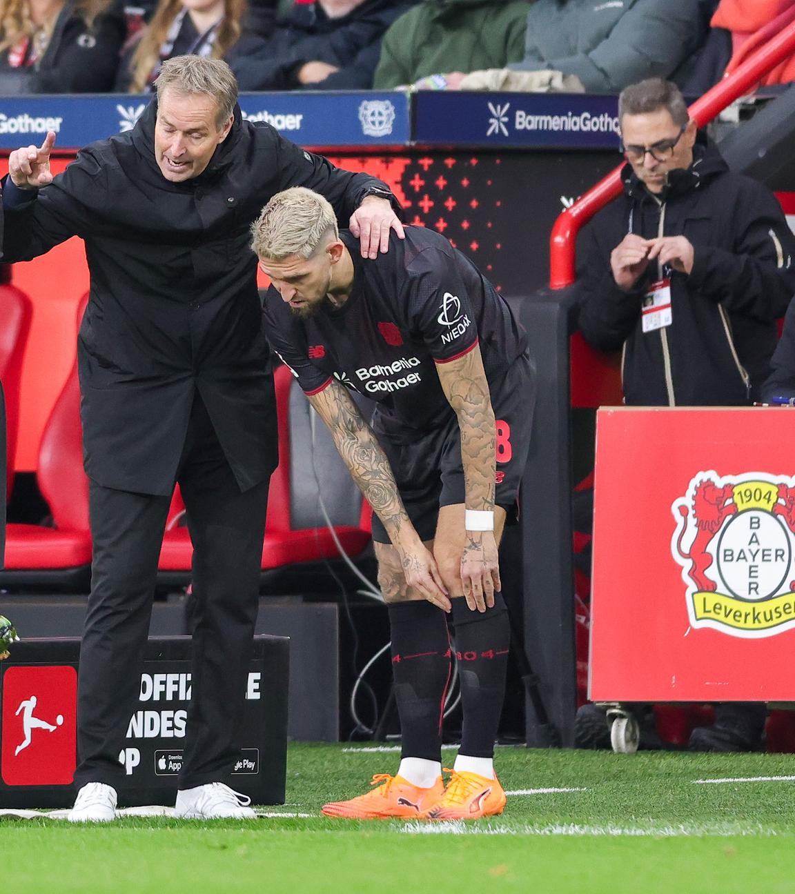 Fußball: Kasper Hjulmand und Robert Andrich von Bayer Leverkusen.