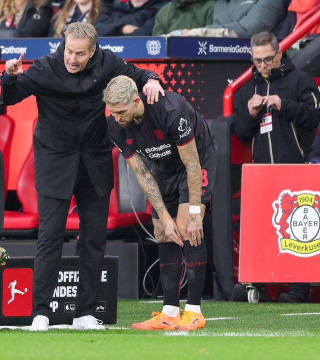 Fußball: Kasper Hjulmand und Robert Andrich von Bayer Leverkusen.