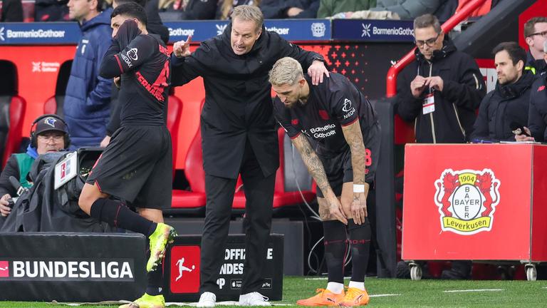 Fußball: Kasper Hjulmand und Robert Andrich von Bayer Leverkusen.