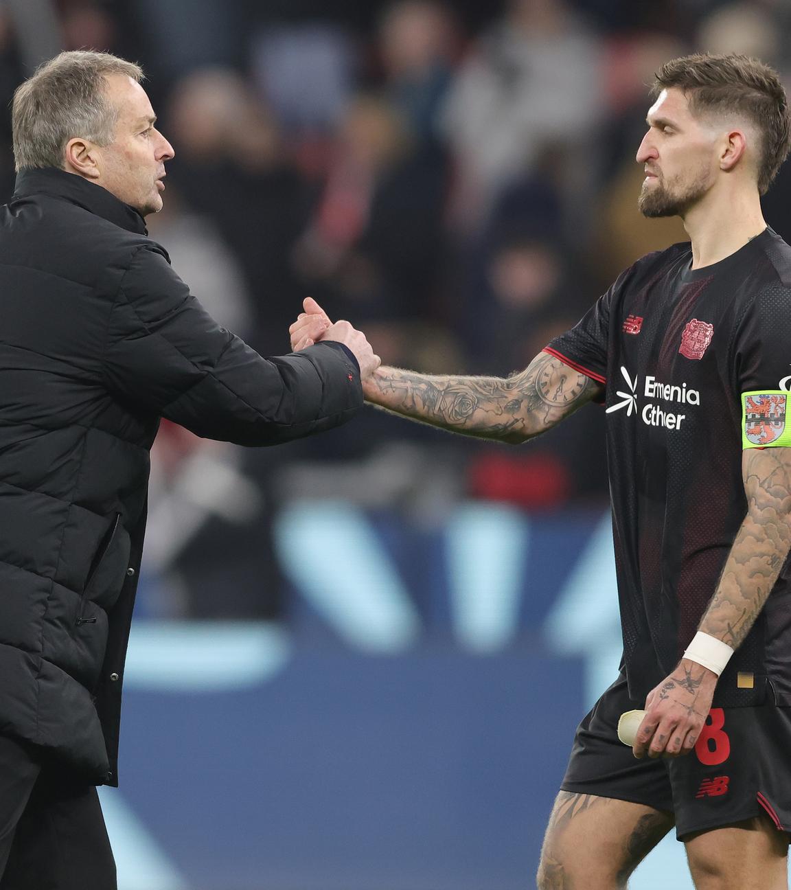 Fußball: Kasper Hjulmand und Robert Andrich von Bayer Leverkusen.