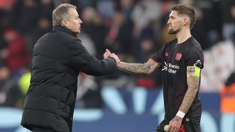 Fußball: Kasper Hjulmand und Robert Andrich von Bayer Leverkusen.