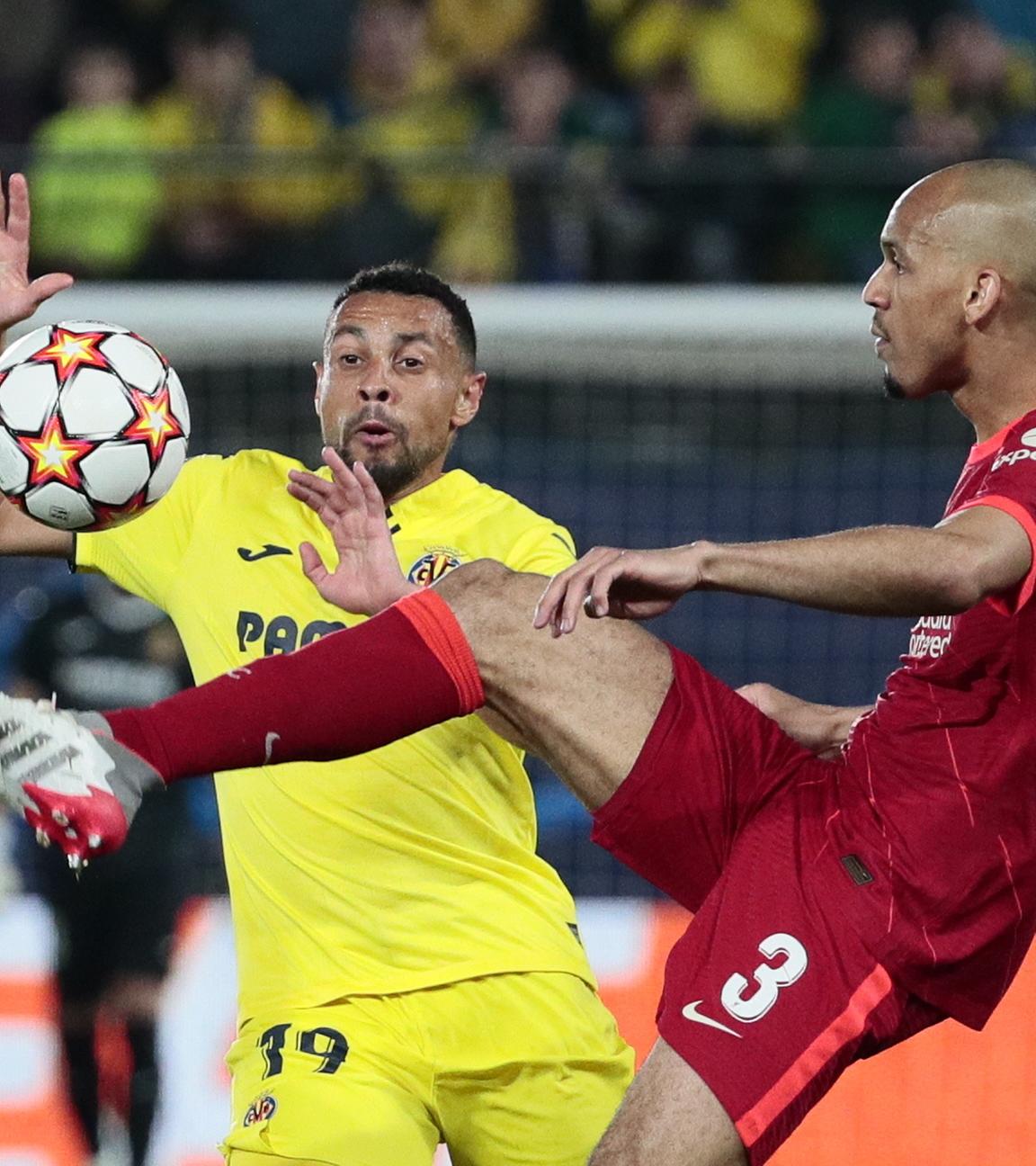 Coquelin (Villarreal) und Fabinho (Liverpool) im Zweikampf.